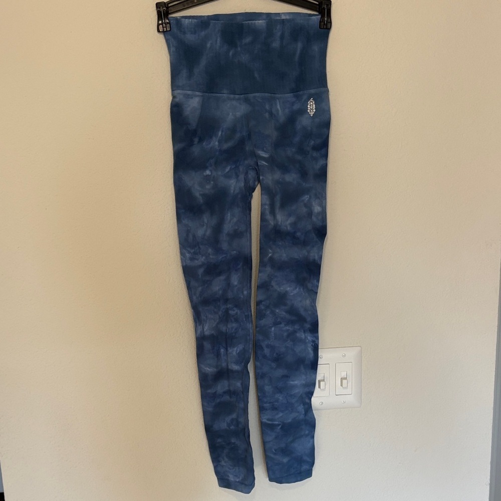 Free People FP Movement Good Karma Blue and White Tie-Dye Leggings xs small - Picture 2 of 8